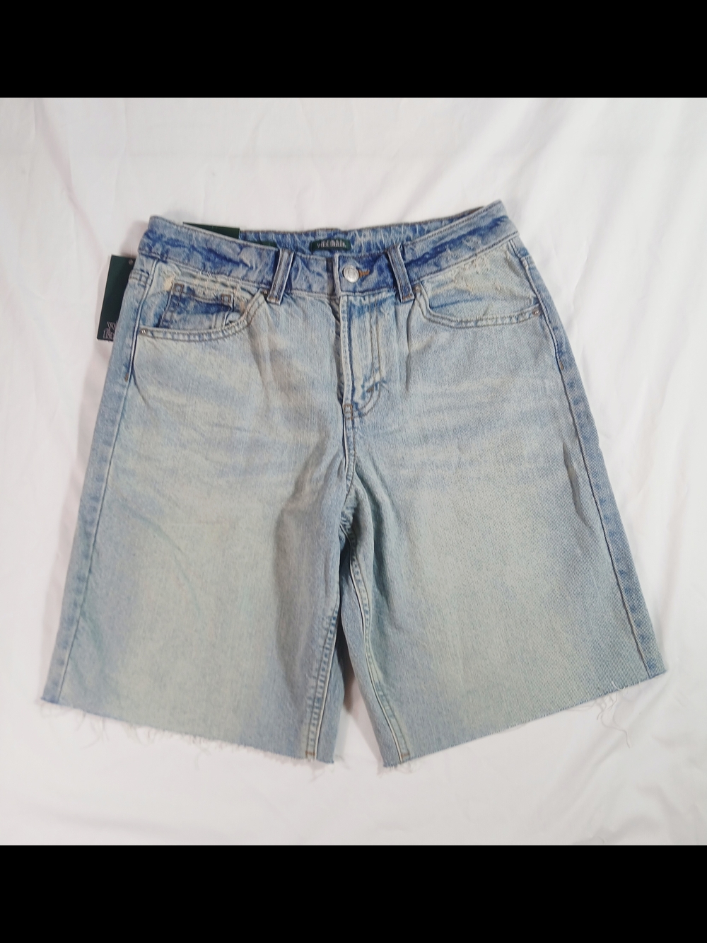 Wild Fable Women's Mid-Rise Easy Rigid Cut-off Jean Shorts Light Wash Sz. 2